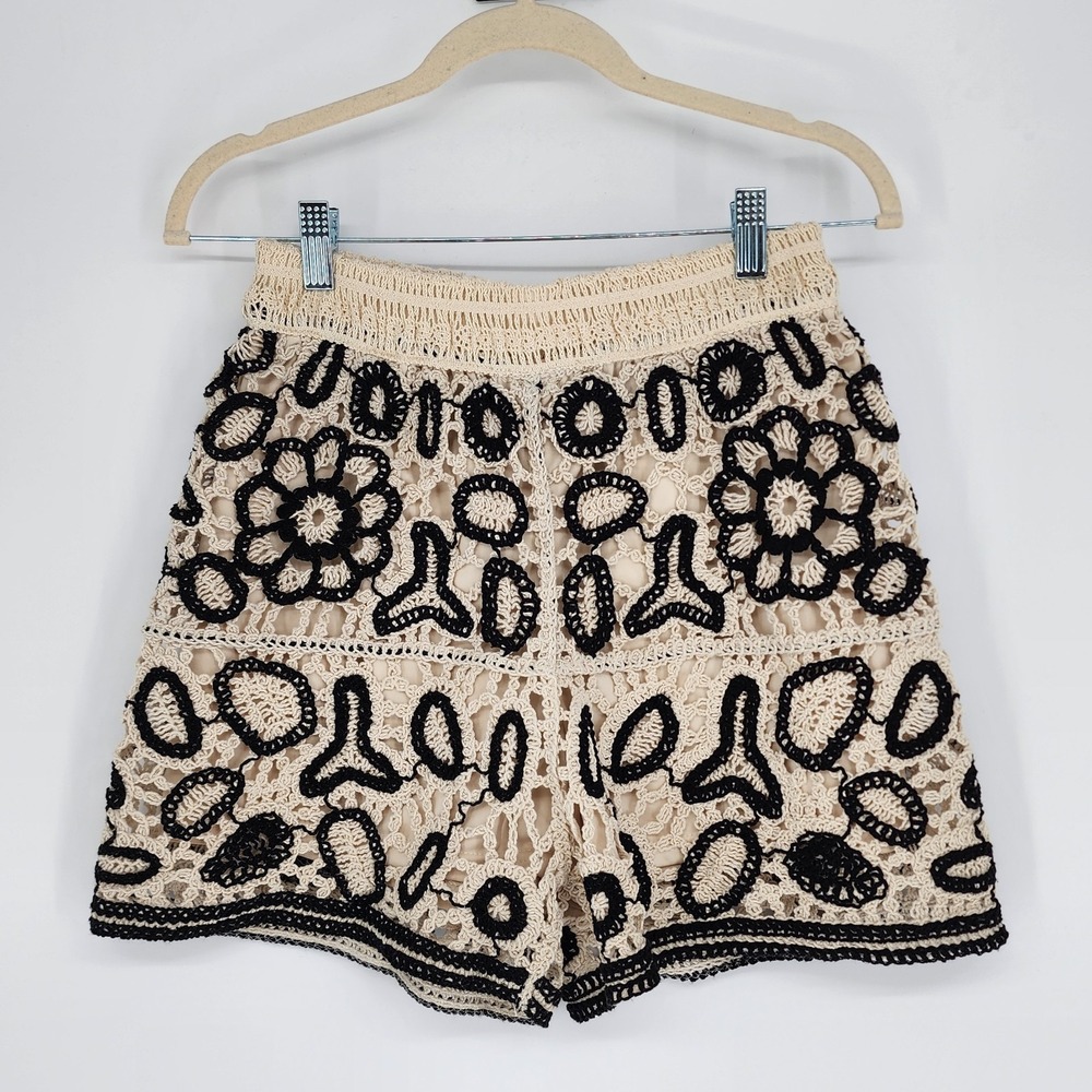 Crochet Lace Floral Shorts in Beige and Black